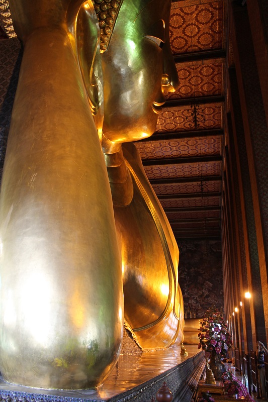 Socha ležiaceho Budhu vo Wat Pho má až 40 metrov