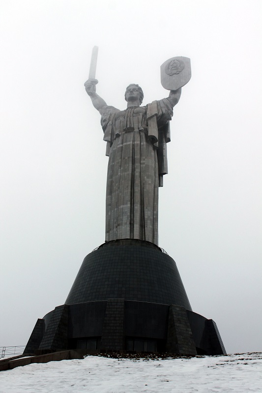 100 metrov vysoká socha Matka Vlasti