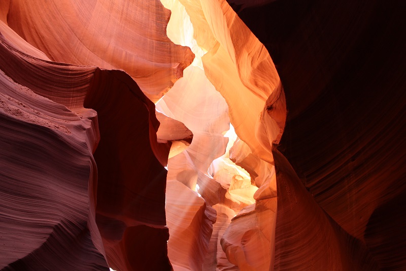 Hra svetla a tieňa v Antelope Canyon