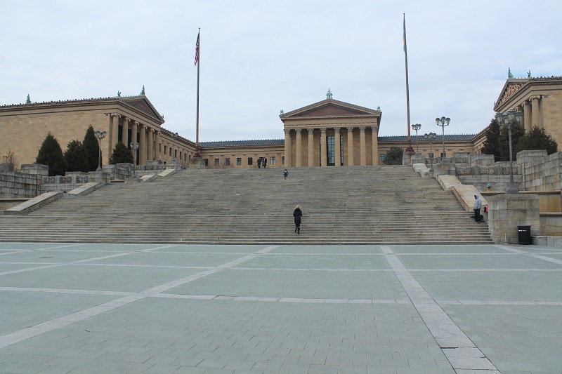 Slávne schody pred múzeum, kde behal aj Silvester Stalone vo filme Rocky