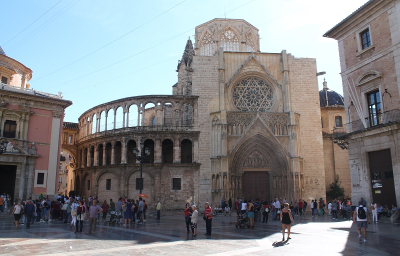 Katedrála z opačnej strany – z Plaza de la Virgen