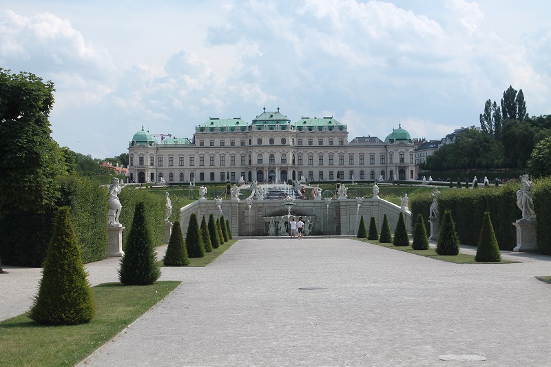 Zámky Belvedere sú rovnako pekné ako Schönbrunnn