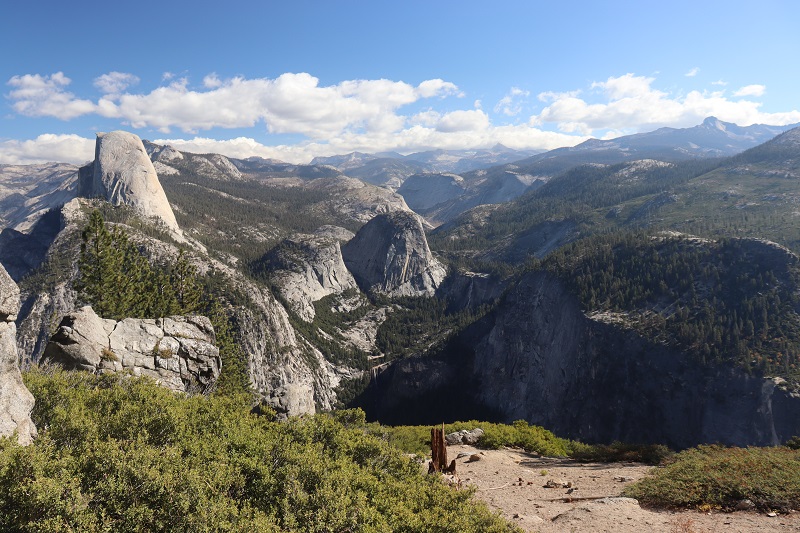 Half Dome a vodopády Vernal Falls a Nevada Fall v národnom parku Yosemite 