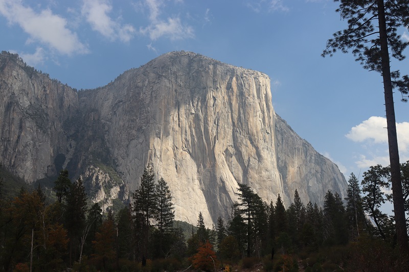 Prvé výhľady na El Capitan, keď vchádzame do Yosemite Valley