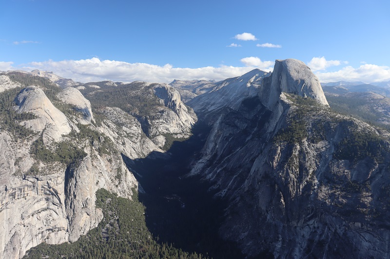 Half Dome a údolie pod ním