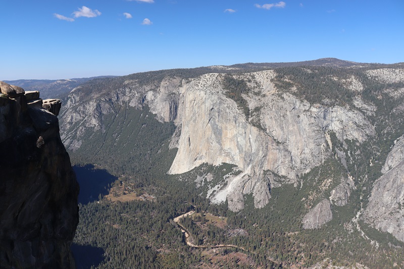Pohľady do Yosemite Valley a na stenu El Capitan z vyhliadky Taft Point