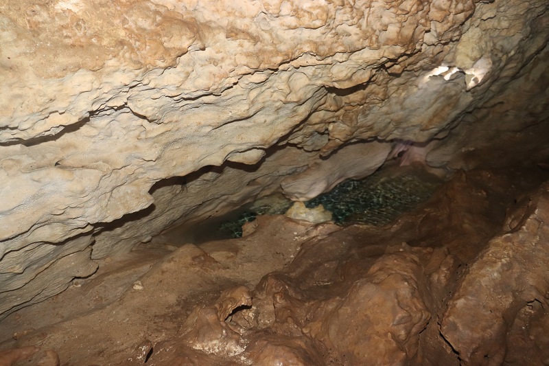 Prameň pitnej vody v jaskyni