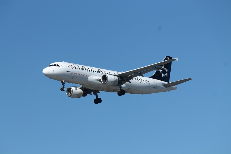 Lietadlo Air Canada vo farbách Star Alliance