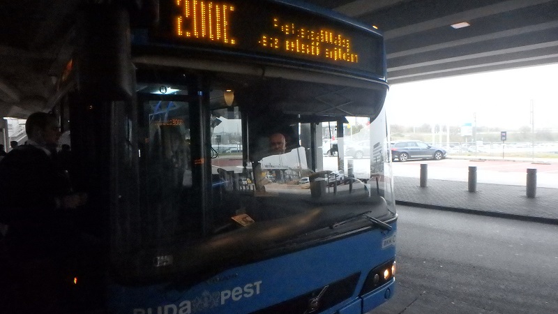 Autobus 200E chodí na trase Kőbánya-Kispest a letisko